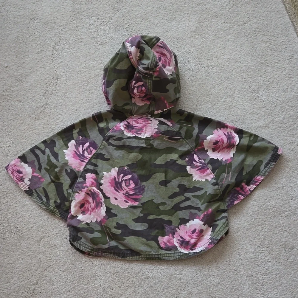Gap Girl's Camo & Pink Rose Hooded Poncho, 3 years